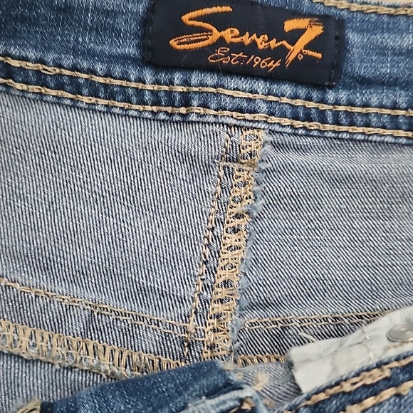 Seven 7 Women's Blue Denim Shorts SIZE 8 - Picture 2 of 5